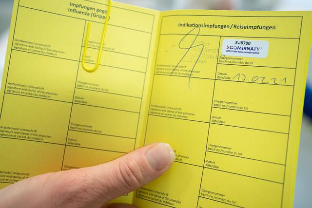 Der Eintrag im e-Impfpass kann als PDF ausgedruckt werden und gilt als Nachweis. Es wird weiterhin möglich sein, die bisher gängigen Nachweise wie einen Absonderungsbescheid oder den Impfpass aus Papier zu verwenden. | Foto: Bohmann/PID