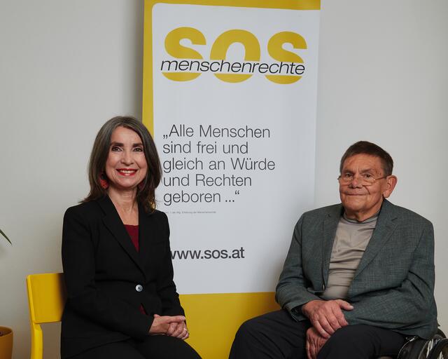 Mathilde Schwabeneder übernimmt den Vorsitz des Vereins SOS-Menschenrechte von Gunter Trübswasser | Foto: Zoe Goldstein