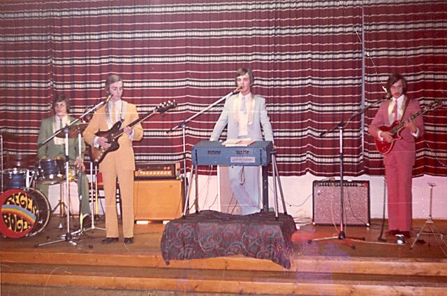 50 Jahre her: Der Regenbogen auf der Bühne des Tanzlokals "Hörzer" in der Nähe von Dobl. | Foto: Privat