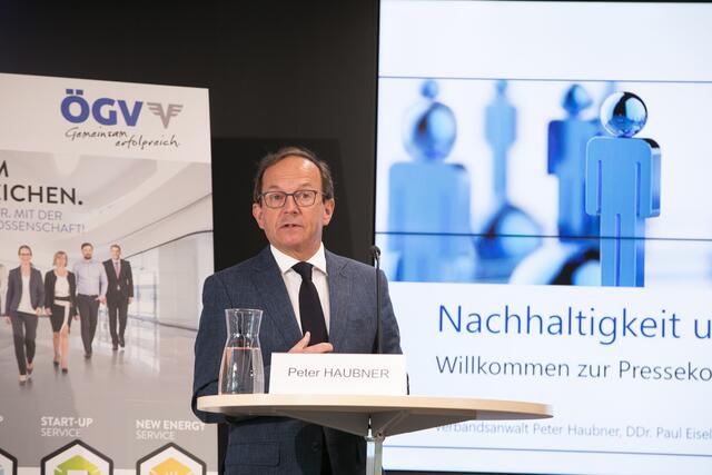 Eine aktuelle IMAS-Studie im Auftrag des Österreichischen Genossenschaftsverband ÖGV zeigt: Jeder dritte Österreicher denkt bei Nachhaltigkeit an Umweltschutz. Im Bild: Peter Haubner, Verbandsanwalt des ÖGV. | Foto: ÖGV/APA-Fotoservice/F.-Roßboth