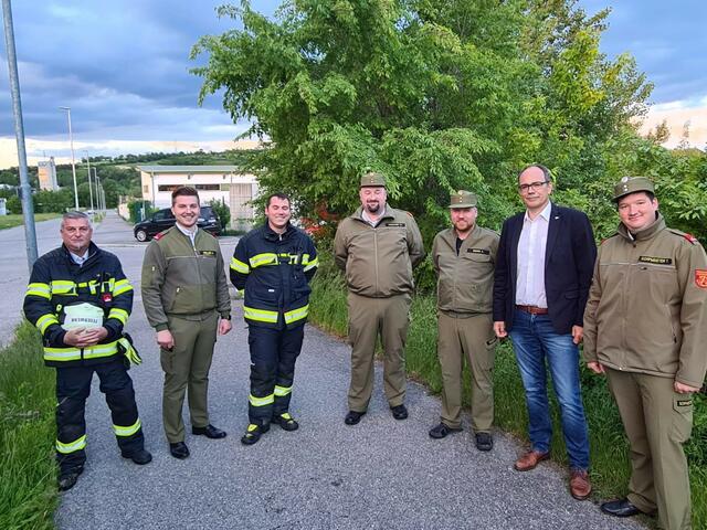 Bei der Überprüfung (v.l.n.r.): Christian Ulrich, Stadtrat Andreas Feiler, Thomas Lang, der Kommandant der Stadtfeuerwehr Mattersburg Thomas Dienbauer, Abschnittskommandant Adi Binder jun., Vizebürgermeister Othmar Illedits und der Kommandant der Feuerwehr Walbersdorf Thomas Dorfmeister. | Foto: Feiler