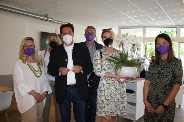 Vermieterfamilie More gratulierte zum Einzug. | Foto: RMK