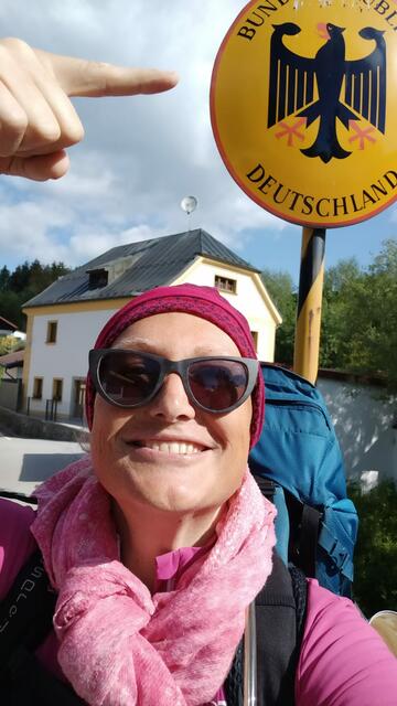 Nach 380 Kilometern quer durch das Wald- und Mühlviertel geht die Welser Weitwanderin nach rund zwei Wochen bei Oberkappel über die Grenze. | Foto: Aina Geber