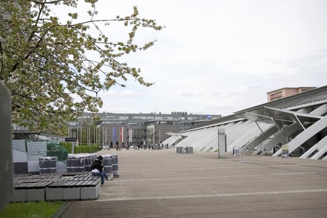 Im benachbarten Design Center geht erstmals nach Lockdown-Ende wieder ein Kongress über die Bühne. | Foto: Baumgartner/BRS