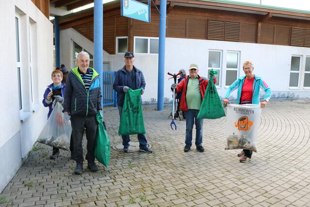Alt und Jung haben sich im Rahmen der Aktion „Hui statt Pfui“ in Hellmonsödt für eine saubere Umwelt und für ihre Vereine engagiert. | Foto: Marktgemeinde Hellmonsödt