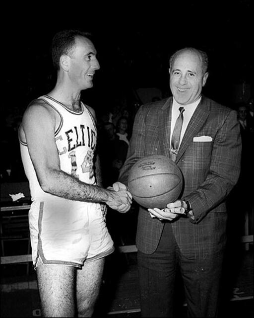 Sensation: Bob Cousy (l.) und Red Auerbach kamen nach Graz. | Foto: Privat