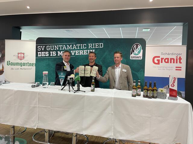 SVR-Geschäftsführer Rainer Wöllinger, Gerhard Altendorfer, Vorstand Brauerei Baumgartner und Schärdinger Granit sowie SVR-Präsidiumsmitglied Thomas Gahleitner. | Foto: BRS/ Wiesbauer