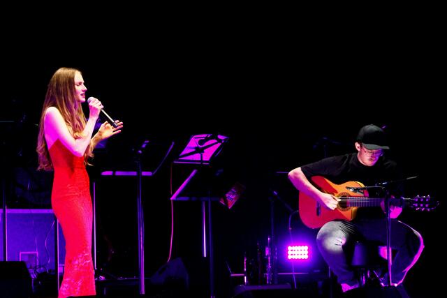 Laura Ablasser und Markus Reiter begeisterten mit dem Klassiker "Just the two of us" von Bill Withers.