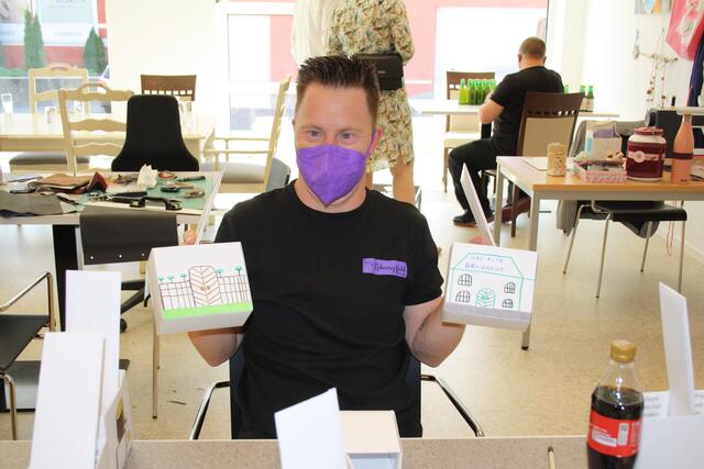 Sportler Alexander Radin ist stolz auf seine Arbeiten. | Foto: RMK