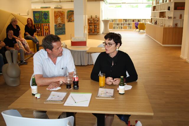 Gemütlicher Informationsaustausch Thomas Schäfauer und Beate Prettner | Foto: RMK