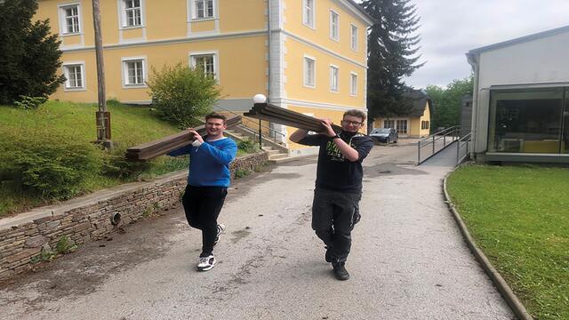 Arbeit für die Outdoor-Klasse. | Foto: HLW Krieglach