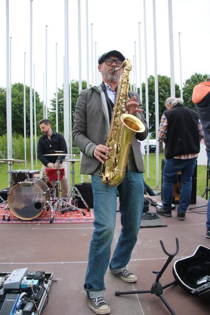Max Shelly spielt auf.