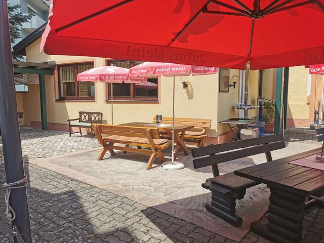 Perfekt im Frühling und Sommer: Der große Gastgarten beim Gasthaus Thöny | Foto: KK