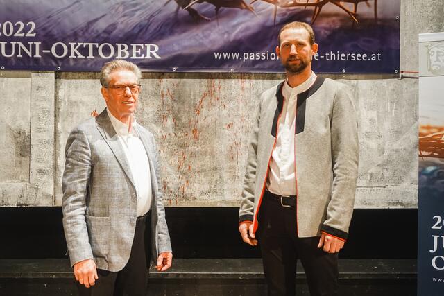 Nach 12 Jahren übergab Obmann Hans Kröll (links) das Zepter an seinen Nachfolger Michael Juffinger. | Foto: ofp kommunikation