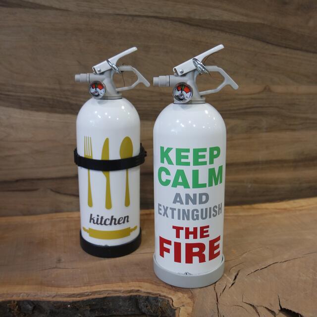 Für höchste Sicherheit beim Kochen und Grillen soll der handliche Feuerlöscher sorgen. | Foto: Küchenkastl