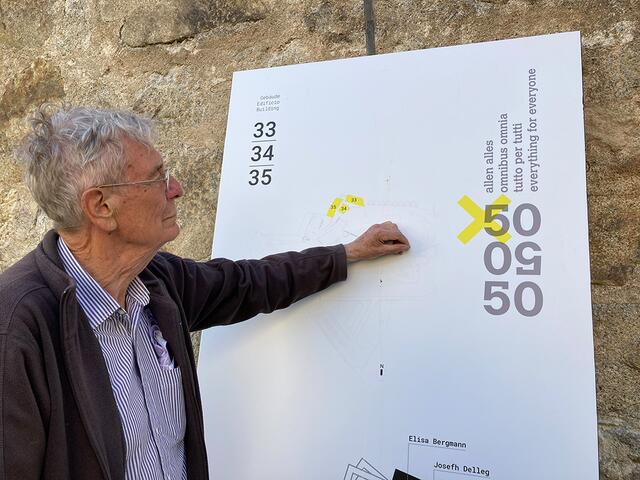 Gerald Nitsche bei der Ausstellung in Südtirol