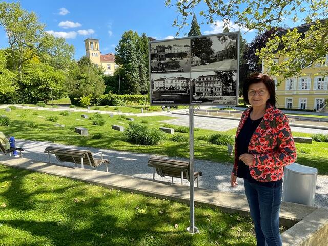 Ein schöne Wirkungsstätte: Bürgermeisterin Christine Siegel hat besonders den Hauptplatz von Bad Gleichenberg ins Herz geschlossen.