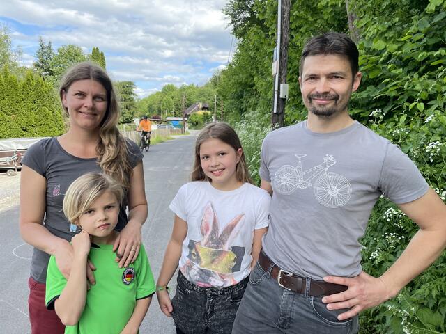 Am Katzelbach braucht es mehr 30er-Schilder, findet Familie Matko. | Foto: kk