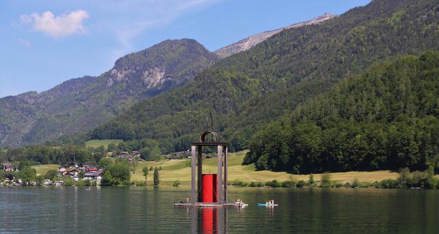 ...die "ADVENT`S- LATERNE" 
war ist ein begehrter Badeplatz.
Von Strobel mit Blick nach St. Wolfgang.