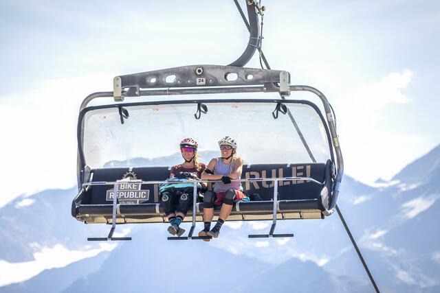 Mit den Sommerbergbahnen gelangen die SportlerInnen komfortabel zum Ausgangspunkt ihrer Rides.  | Foto: Ötztal Tourismus / Wolfgang Watzke