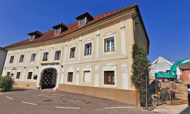 Hinter dem ehemaligen Gasthof Weisses Ross befindet sich die Baustelle | Foto: Roland Pössenbacher