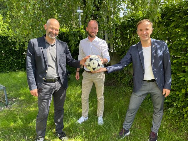 Bewegungsprogramm "Kinder gesund bewegen 2.0" auf alle Volksschulen ausrollen: Askö-Vizepräsident Max Maurer, SPÖ-Landesparteichef David Egger, SPÖ-Vizebürgermeister Bernhard Auinger.  | Foto: Lisa Gold