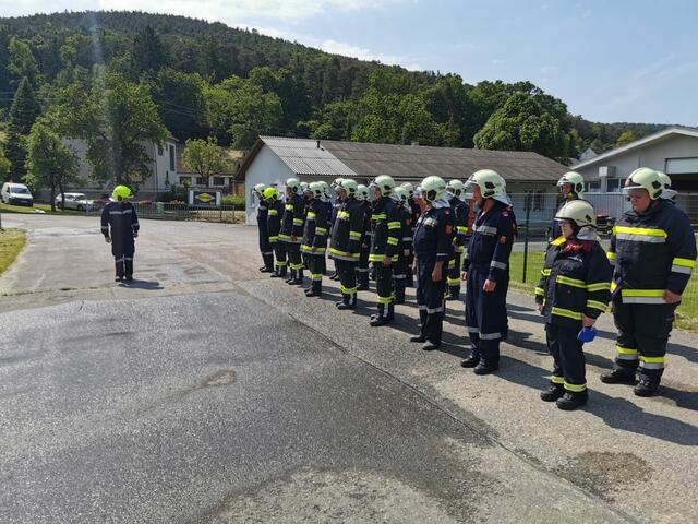 Die Badersdorfer Floriani absolvierten ihre Branddienstleistungsprüfung. | Foto: Feuerwehr Badersdorf