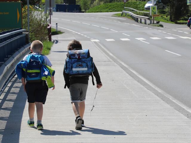 Die Schulwegpläne helfen den Volksschülern, die Straßen sicher zu queren und Gefahrenstellen zu meiden. | Foto: Neumayr (Symbolbild)