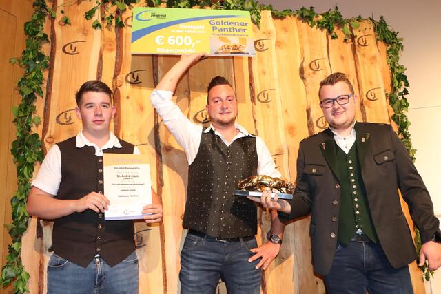 Die Landjugend St. Andrä-Höch freute sich über die Auszeichnung mit dem goldenen Panther.  | Foto: Martin Maieregger