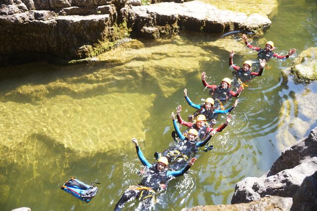 Mut braucht man für eine der vielen geführten Canyoningtouren – zum Beispiel in der Strubklamm oder in der Almbachklamm. | Foto: BB Salzburg