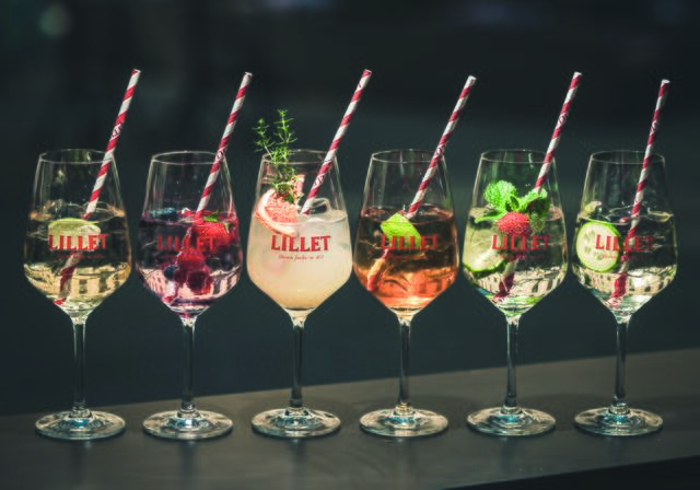 Die Auswahl an Lillet-Spritzern und anderen Drinks ist kaum zu schlagen. Einfach hinkommen, bestellen und so richtig chillen.