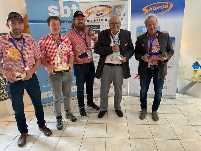 Betriebsleiter Reinhard Astner, Betriebsleiter Tobias Laner, Thomas Gastl, Geschäftsführer Anton Pletzer und Friedl Eberl (v. li.). | Foto: Bergbahn Hopfgarten-Itter
