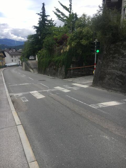 Zebrastreifen (Schutzweg) kaum noch sichtbar. | Foto: Privat