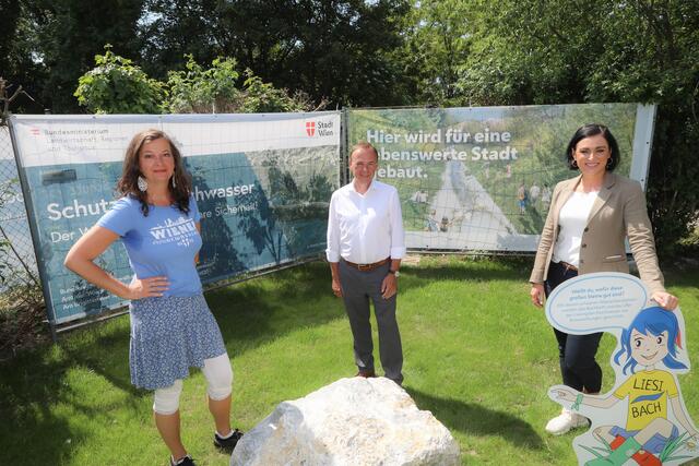 Gerald Bischof (M.), Elisabeth Köstinger (r.) und Ulli Sima (l.). | Foto: PID/Christian Fürthner