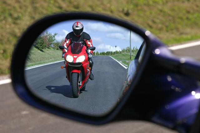 Die Polizei appelliert an Motorradfahrer, "vorsichtig und vorausschauend zu fahren. Man muss immer bedenken: Haben mich die anderen Verkehrsteilnehmer wohl gesehen?" | Foto: RRF/stock.adobe.com