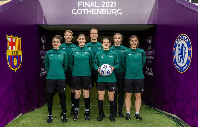 Telek (l.) und ihre Kollegen beim Champions League Finale. | Foto: UEFA