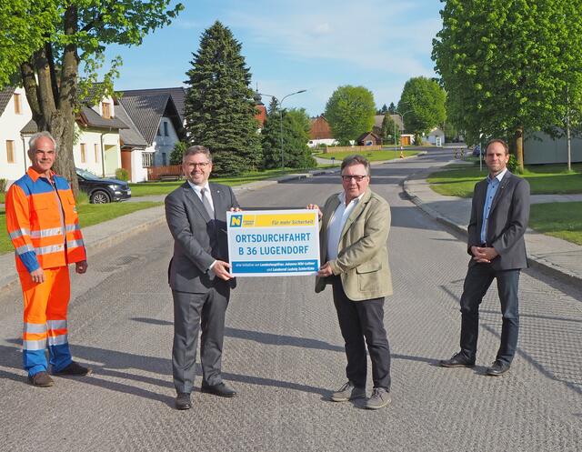 Gerhard Mistelbauer, Landesrat Ludwig Schleritzko, Sallingbergs Bürgermeister Leopold Bock und Rainer Hochstöger (v.l.) in Lugendorf. | Foto: NÖ STD Mühlbachler