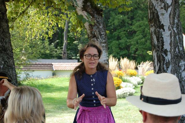 Die Märchenerzählerin Sabina Haslinger verführt ihre Zuhörer in Märchen- und Wirtshausgeschichten. | Foto: Sabina Haslinger