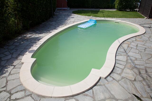 Es braucht nur ein paar einfache Tipps, damit das Poolwasser nicht trüb oder gar grün wird.