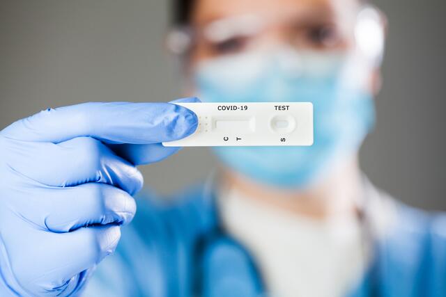 Hier findest Du einen Überblick über kostenlose Covid-19 Antigen-Schnelltest Angebote im Salzkammergut.