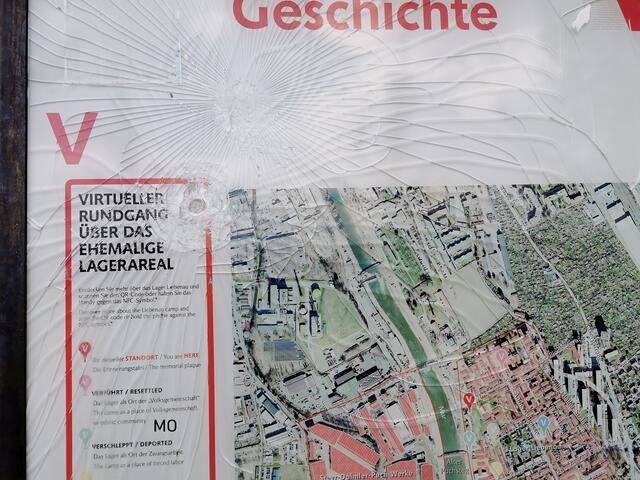 Gedenktafel beschädigt, Lager Liebenau