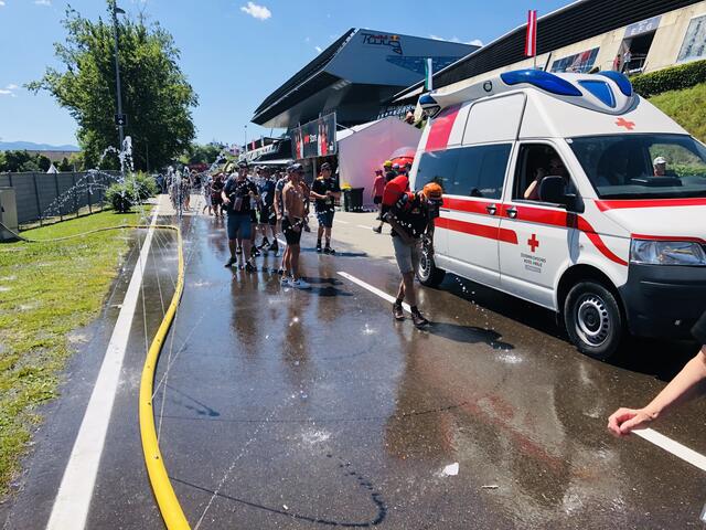 Feuerwehr und Rotes Kreuz mussten 2019 für Abkühlung sorgen - die Aufgaben werden auch heuer vielfältig. | Foto: Verderber
