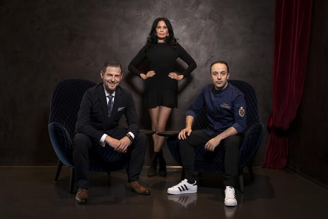 Winzerin, Kellermeisterin und Hausherrin Mirjam Orasch mit Küchenchef Angelo Rindler (rechts) und Restaurantleiter Martin Kern