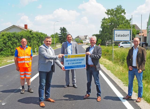 Peter Luger (Straßenmeisterei Atzenbrugg), Gerhard Königshofer (Vizebürgermeister von Würmla), Josef Decker (NÖ Straßenbaudirektor), Landtagspräsident Karl Wilfing, Harald Kaufmann (Leiter der NÖ Straßenbauabteilung Tulln). | Foto: NÖ STD Mühlbachler