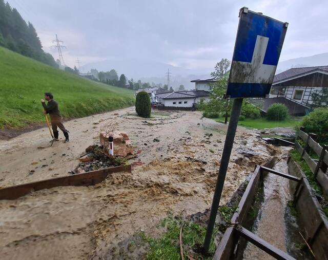 Bäche vom Kitzbüheler Horn traten über die Ufer. | Foto: ZOOM-Tirol
