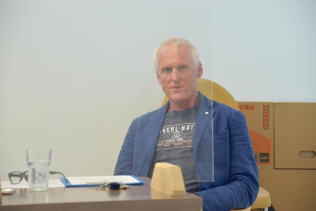 Alkohol ist eine Droge, die sich quer durch die Bevölkerung zieht, erklärt Josef Obermoser, Berater Suchthilfe Tirol/Wörgl.  | Foto: Barbara Fluckinger