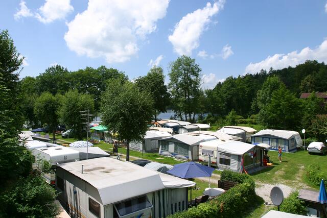 Camping am Holzöstersee bietet das perfekte Urlaubserlebnis direkt vor der Haustüre. Oder solls lieber der Heratinger-, der Matt- oder Grabensee sein?  | Foto: Schickmayr