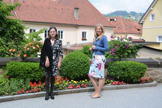 Freuen sich auf viele "Olympia-Teilnehmer": Stadträtin Isabella Theuermann (rechts) und Ursula Kraxner, Leiterin der Abteilung Ortsbildpflege | Foto: Stadtgemeinde Wolfsberg