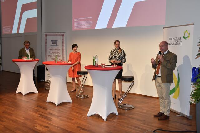 ZAMG-Direktor Michael Staudinger, Fronius-Geschäftsführerin Elisabeth Engelbrechtsmüller-Strauß, Moderatorin Anni Pichler und Landesrat Max Hiegelsberger (ÖVP).