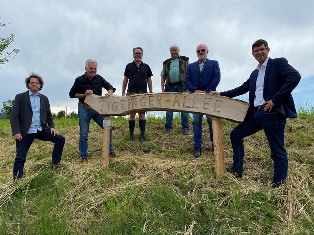 Vizebürgermeister Roland Gruber, Bürgermeister Herbert Gaggl, Amtsleiter Norbert Pichler, Heinz Eichwalder, Rainer Podgornik und Landesrat Martin Gruber.